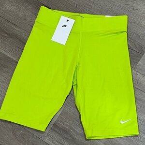 NWT Nike Women’s Small Dri-Fit Tight Fit Mid-Rise Short Length Athletic Shoets